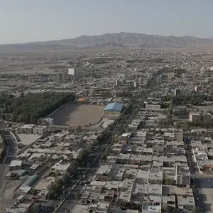 نمای هوایی چرخشی از بافت قدیمی شهری