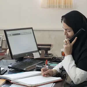 نمایی از پرستار درحال ثبت نوبت